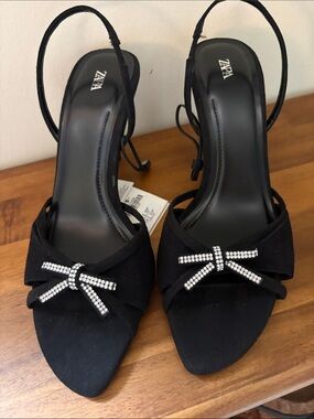 Zara NWT🌟 Black Slingback Heels with Crystal Bow Accent